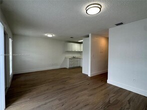 6032 SW 25th St in Miramar, FL - Building Photo - Building Photo