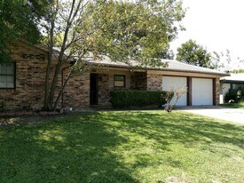 1104 Cummings Ave in Copperas Cove, TX - Building Photo