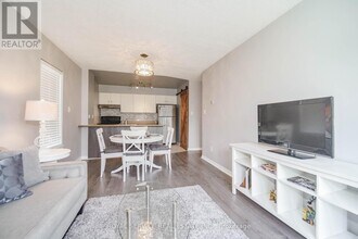 90 Aspen Springs Dr in Bowmanville, ON - Building Photo - Building Photo