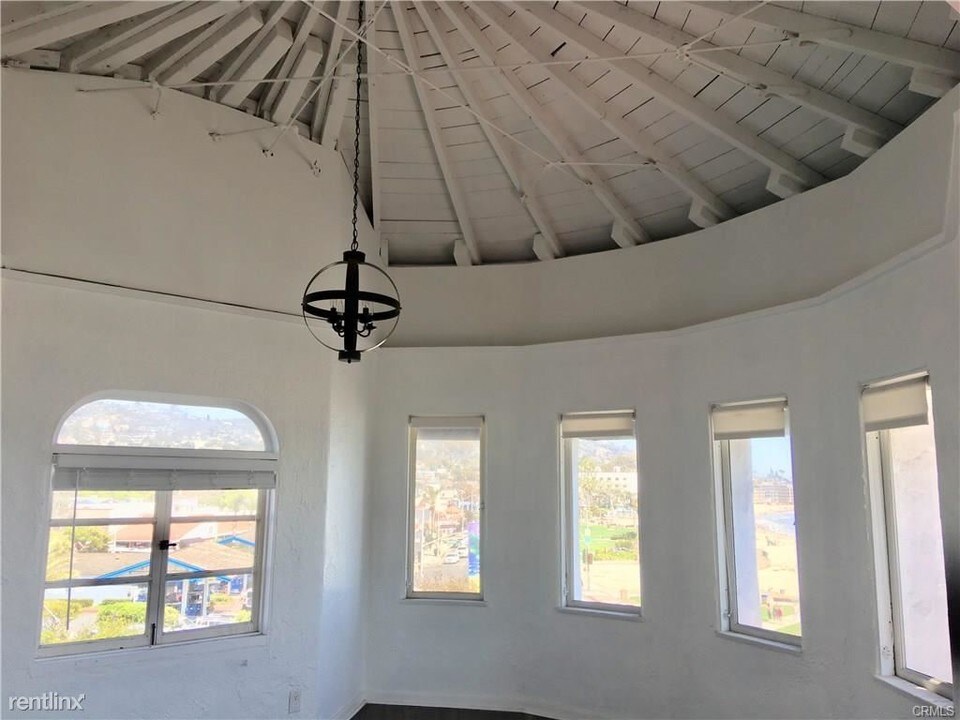 212 N Coast Hwy-Unit -Apt 6 in Laguna Beach, CA - Building Photo