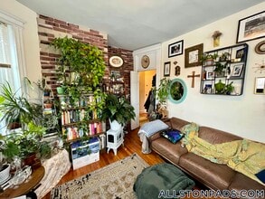 1330 Commonwealth Ave in Boston, MA - Building Photo - Building Photo