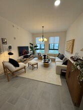 150 NW 22nd St, Unit A2 in Miami, FL - Building Photo - Building Photo