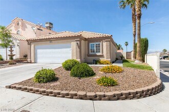 8000 Tulum Ct in Las Vegas, NV - Building Photo - Building Photo
