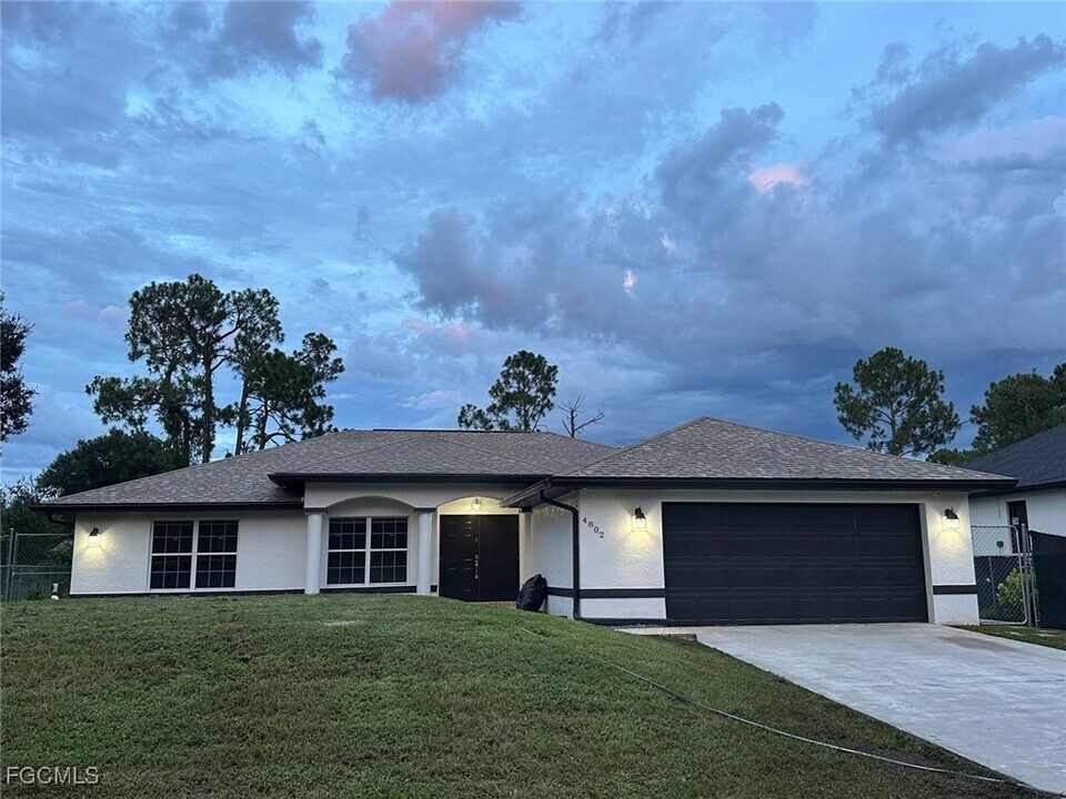 4802 Rena Ave N in Lehigh Acres, FL - Building Photo