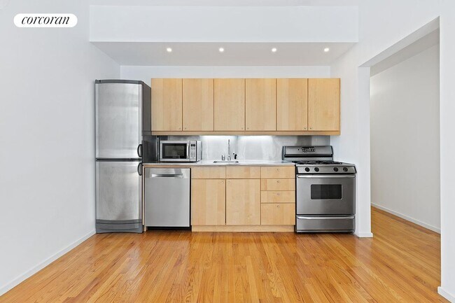 327 W 112th St in New York, NY - Building Photo - Building Photo