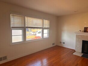 5233 Queensberry Ave in Springfield, VA - Foto de edificio - Building Photo