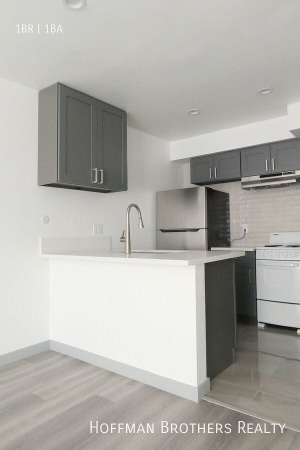 1603 N Poinsettia Pl in Los Angeles, CA - Building Photo - Building Photo