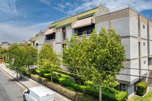 Encino Spa East in Encino, CA - Building Photo