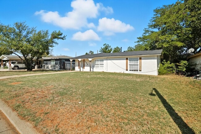 2034 Collins Ave in Abilene, TX - Building Photo - Building Photo