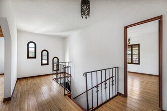 2433 W Silver Lake Dr in Los Angeles, CA - Building Photo - Building Photo