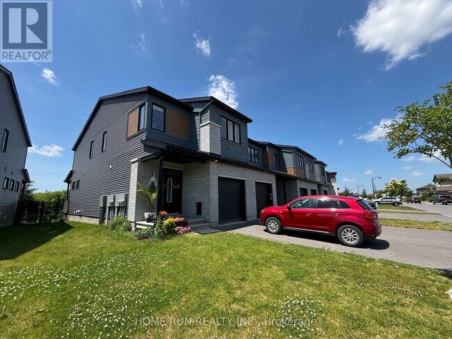 194 Tapadero Ave in Ottawa, ON - Building Photo - Building Photo