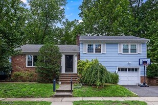 106 Greenwood Dr in Millburn, NJ - Building Photo