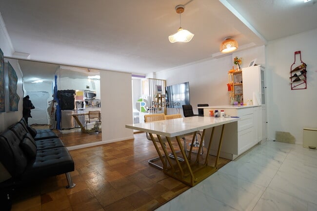 property at 6 Whittier Pl