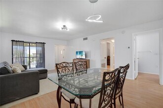 2415 Bayshore Gardens Pkwy, Unit 8 in Bradenton, FL - Building Photo - Building Photo