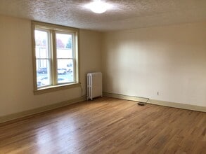 87 W King St in Shippensburg, PA - Building Photo - Building Photo