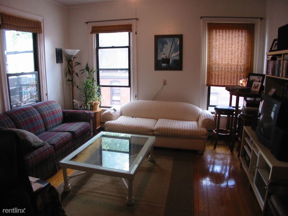 223 Green St-Unit -Apt 2 in Cambridge, MA - Building Photo