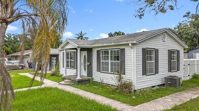 2122 52nd Ave N in St. Petersburg, FL - Building Photo - Building Photo