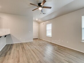 8006 NW 105th St in Oklahoma City, OK - Building Photo - Building Photo