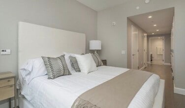 254 Friend St, Unit 4 in Boston, MA - Foto de edificio - Building Photo