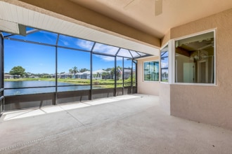 6415 67th St E in Bradenton, FL - Foto de edificio - Building Photo