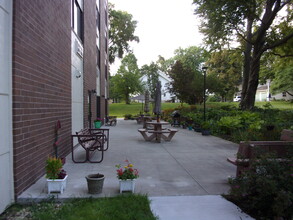 Sterling Towers in Sterling, IL - Foto de edificio - Building Photo