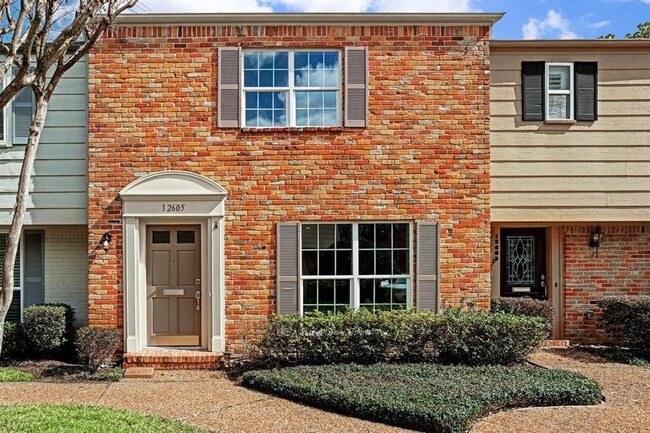 12605 Huntingwick Dr in Houston, TX - Building Photo - Building Photo