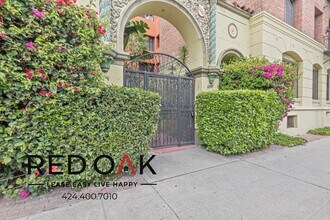 5757 Franklin Ave in Los Angeles, CA - Building Photo - Building Photo
