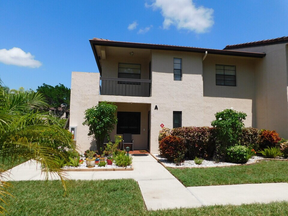 9285 Vista Del Lago in Boca Raton, FL - Foto de edificio