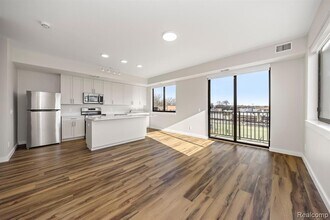 16530 E Warren Ave, Unit 203 in Detroit, MI - Foto de edificio - Building Photo