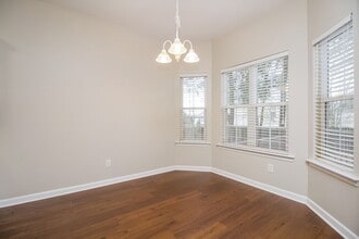 1022 Seven Oaks Blvd in Smyrna, TN - Foto de edificio - Building Photo