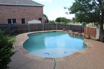 2741 Lynx Ln in Fort Worth, TX - Building Photo - Building Photo