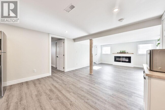 47 Castlefield Dr in Hamilton, ON - Building Photo - Building Photo