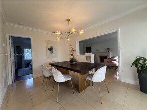 5371 N Bay Rd in Miami Beach, FL - Building Photo - Building Photo