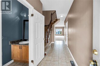 301 Southbrook Dr in Hamilton, ON - Building Photo - Building Photo