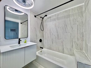 2413 Woodhead St in Houston, TX - Building Photo - Building Photo