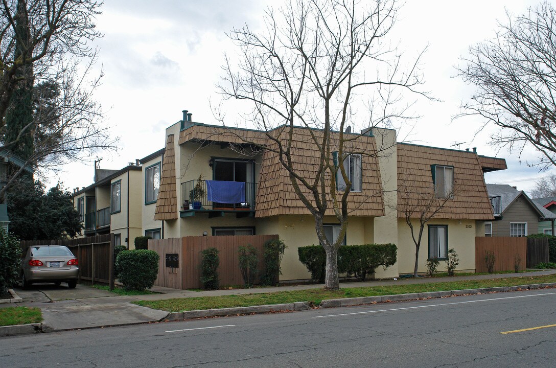 2522-2524 T St in Sacramento, CA - Foto de edificio