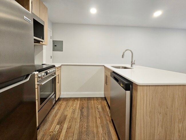 501 Beacon St, Unit 1 in Boston, MA - Foto de edificio - Building Photo