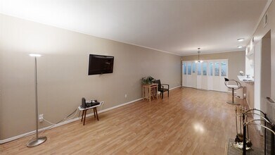 1970 Augusta Dr in Houston, TX - Building Photo - Building Photo