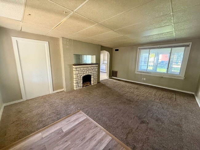 property at 915 S 4th Ave