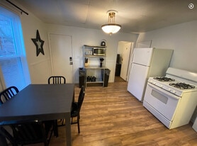 48 Oak Ter, Unit 48 Oak 2nd Floor Unit R1 in Haverhill, MA - Building Photo