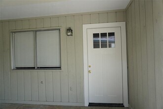 1917 Normal Park Dr in Huntsville, TX - Building Photo - Building Photo