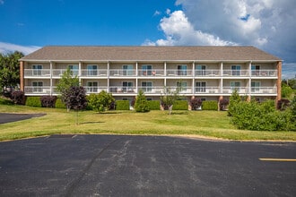 Laurel Springs Apartments in Erie, PA - Building Photo - Building Photo