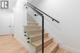 2632 Ward St in Vancouver, BC - Building Photo - Building Photo