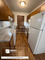 554 E Slifer St in Portage, WI - Building Photo