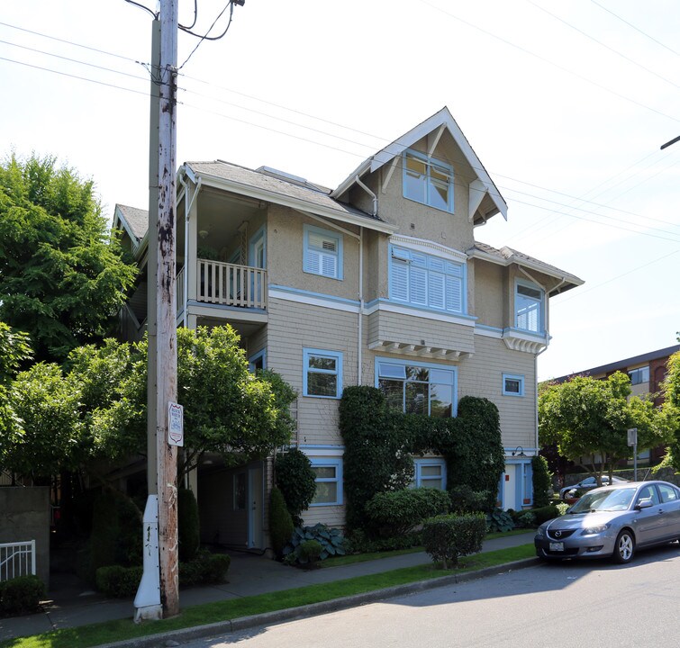 2202 Cypress St in Vancouver, BC - Building Photo