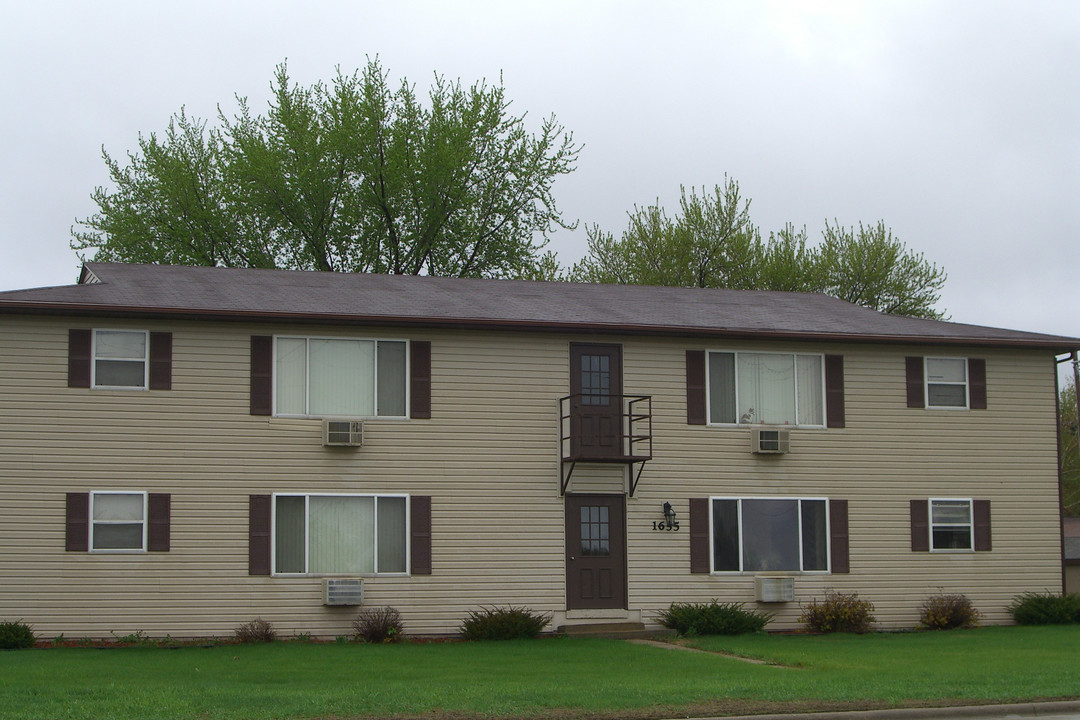 1655 W Mason St in Green Bay, WI - Foto de edificio