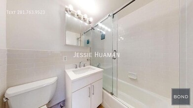 157 W 57th St in New York, NY - Building Photo - Building Photo