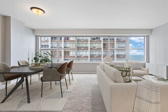 6157 N Sheridan Rd, Unit 8D in Chicago, IL - Building Photo - Building Photo