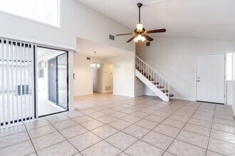 10375 Chadbourne Dr in Tampa, FL - Building Photo - Building Photo