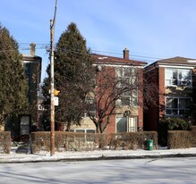 77 Keele St in Toronto, ON - Building Photo
